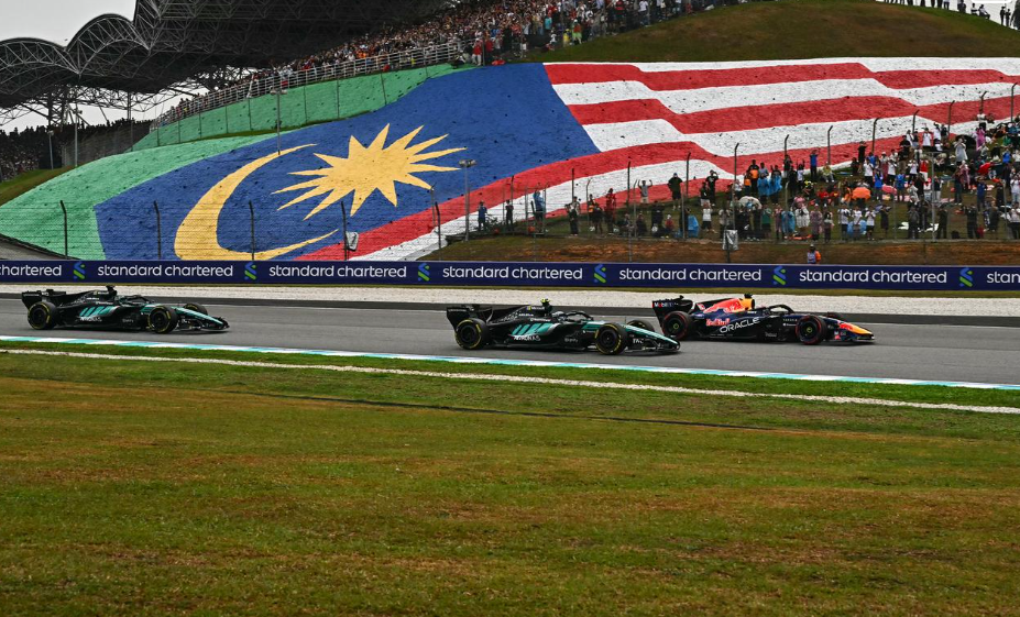 Szoftverhiba, Verstappen siker, Russell rémálom: ilyen volt Malajzia