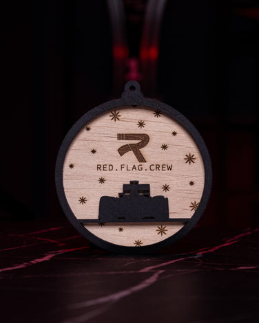 Red Flag Crew karácsonyi fa dísz motorsport témával, egyedi lézervágott kivitelben
